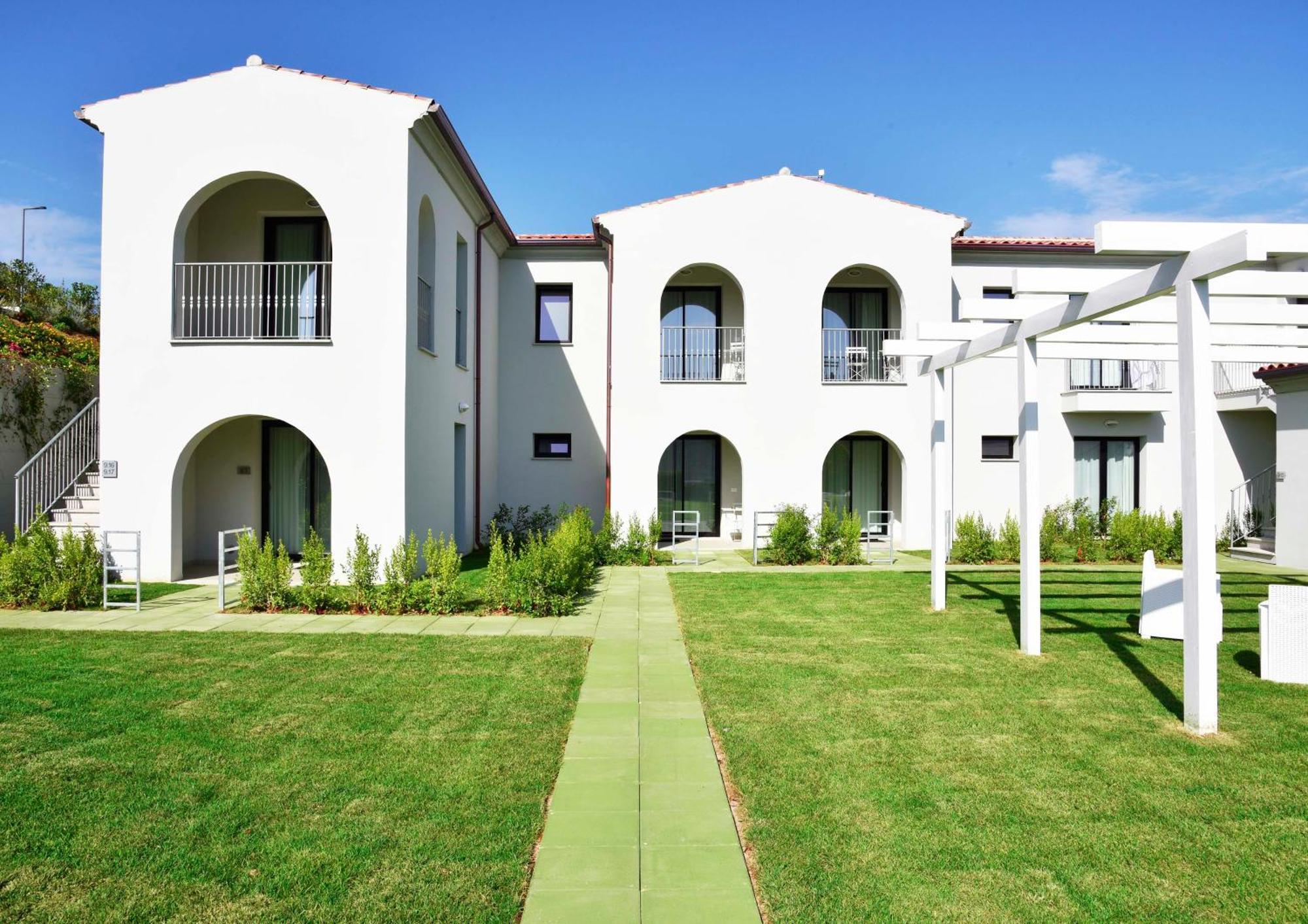 Apartment House By Domusaway